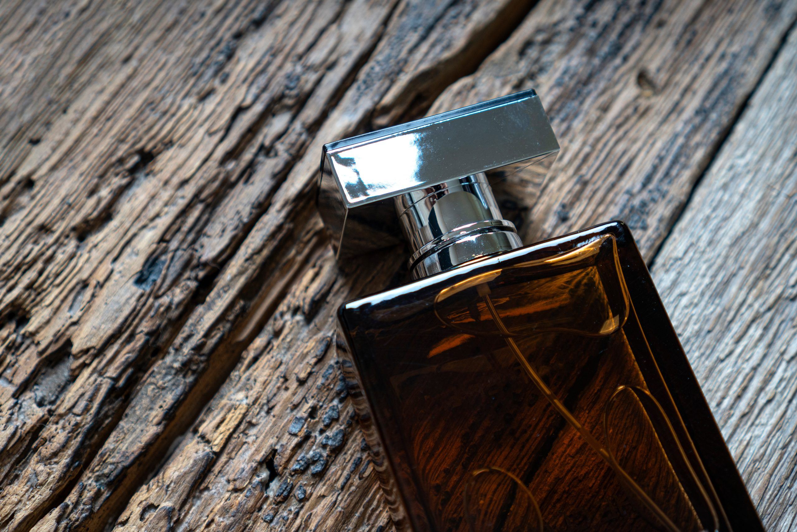 Golden Horizon: Fresh Citrus & Woody Fragrance for Men